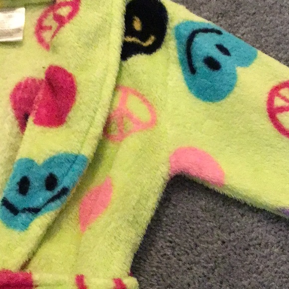 Peace and Hearts Robe - Picture 6 of 7